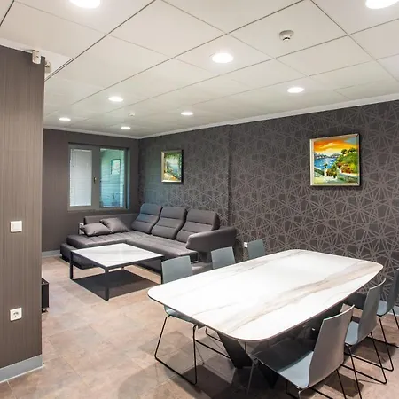 House - Delta Apartamento