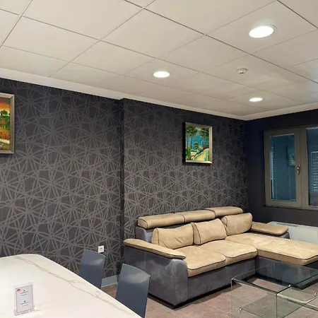 House - Delta Apartamento *