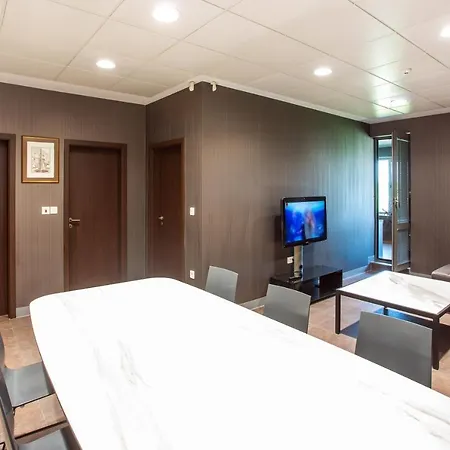 Apartament House - Delta